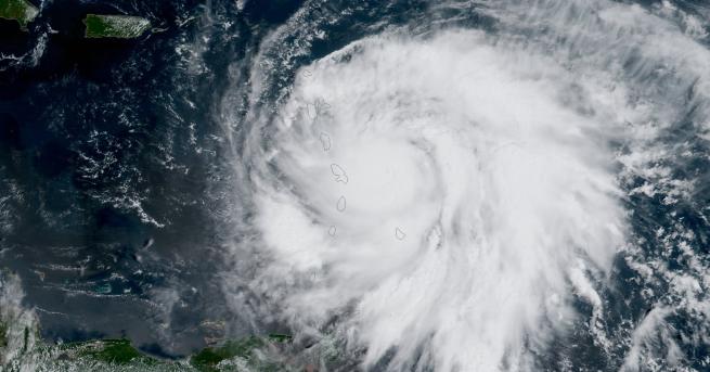 По малко от две седмици след бедствието Ирма ураганът Мария започна