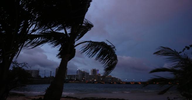 Пуерто Рико е в очакване на урагана Мария Стихията все