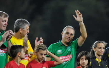 Кметът на Стара Загора със специален подарък за Стоичков