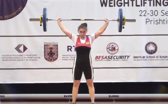 Два медала в движенията плюс четири четвърти места в двубоите