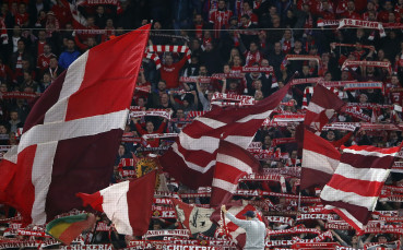 Бившият президент на Байерн Мюнхен Ули Хьонес призова футболните феновете