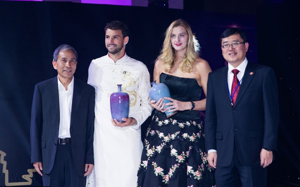 Хубавецът Григор взе награда пред погледа на Шарапова