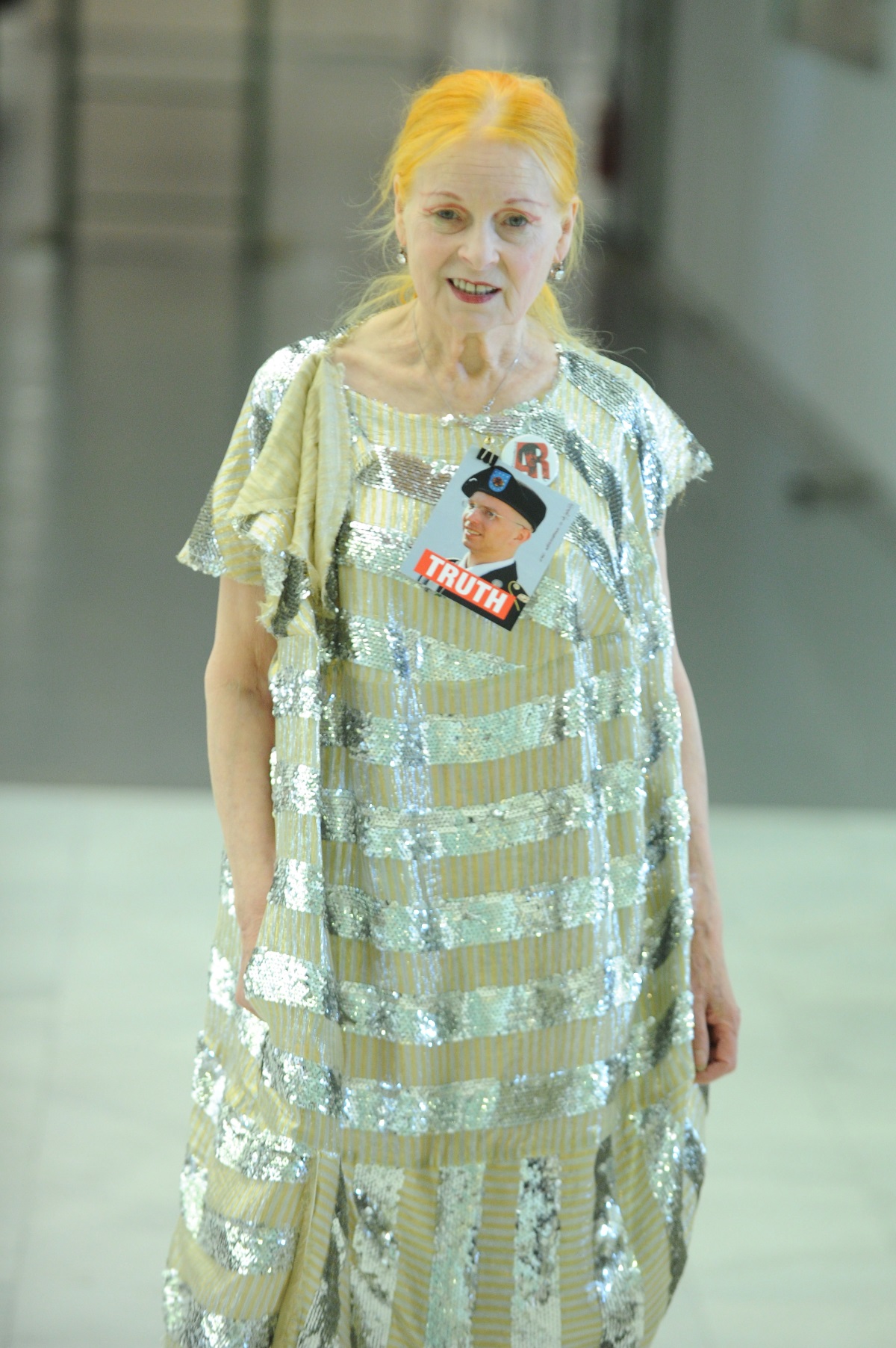 Вивиан Уестууд беше на Седмицата на модата в Париж, където съпругът ѝ и творчески директор на нейния бранд Андреас Кронталер представи новата си колекция. Запитана от журналист "Какво прави, за да изглежда толкова млада?", тя отговори: "Не се мия прекалено често".