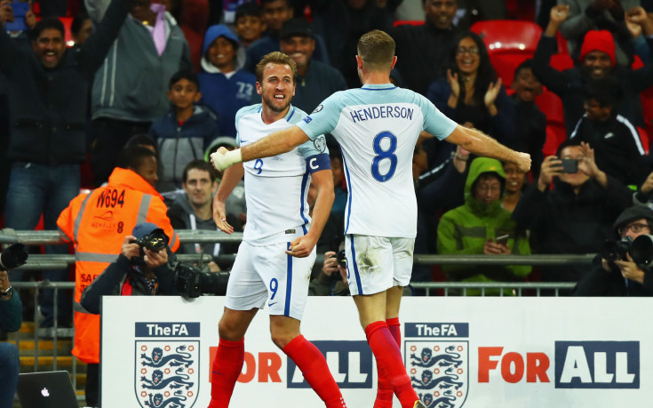 Англия уговори интригуващи контроли часове след класирането си на Мондиала