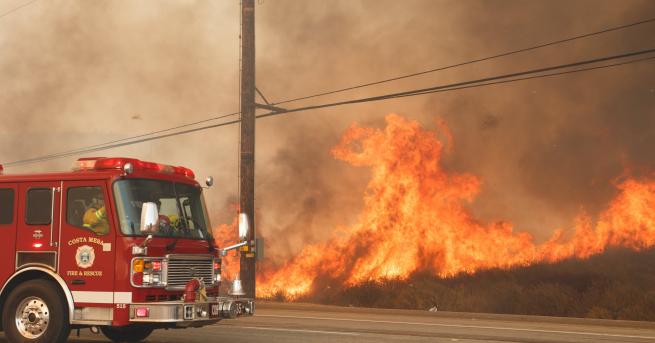 Повече от 150 души се издирват след горските пожари, които