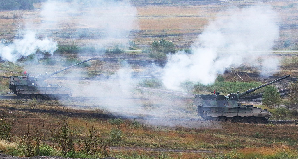 Ежегодно учение на германския Бундесвер в Берген, Северна Германия. От 5 до 13 октомври германските части на Бундесвера и звената на съюзнически сили практикуват различни сценарии по време на т. нар. "Informationslehruebung" (ILUE 2017)