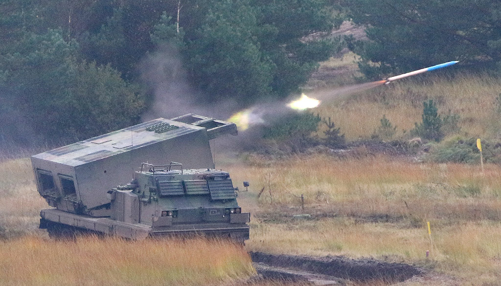 Ежегодно учение на германския Бундесвер в Берген, Северна Германия. От 5 до 13 октомври германските части на Бундесвера и звената на съюзнически сили практикуват различни сценарии по време на т. нар. "Informationslehruebung" (ILUE 2017)