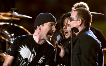 Великите U2 ще чакат заради мача на Аржентина с Еквадор