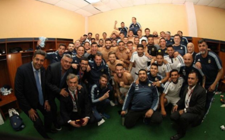 Шампионско парти по аржентински, Меси пее с цяло гърло