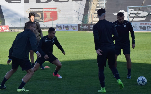 Локомотив Пловдив и Черно море се изправят един срещу друг