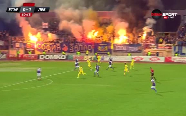 Феновете на Левски отговориха подобаващо а факлената феерия на привържениците