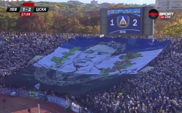 Избрани моменти от трибуните където бяха феновете на Левски по