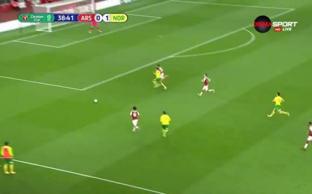 Норич води с 1:0 на Арсенал след първото полувреме на