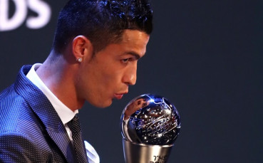 Атрактивна португалка с още подробности за нощта с Роналдо