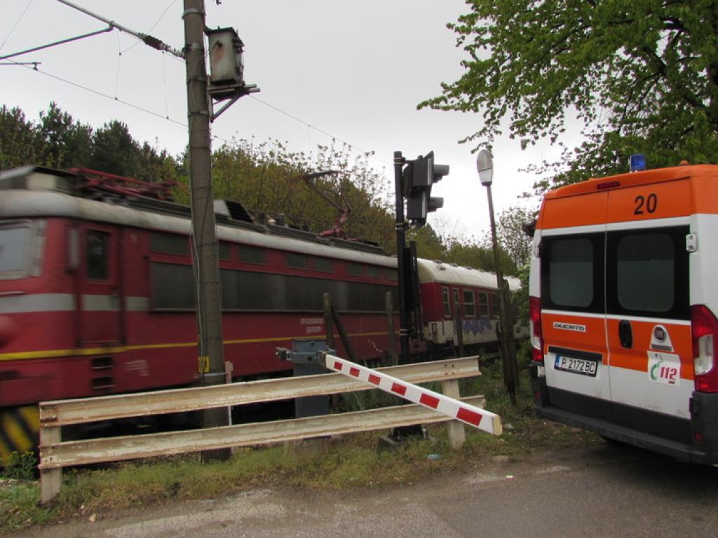Влак пътуващ по направление София Бургас е блъснал и убил жена