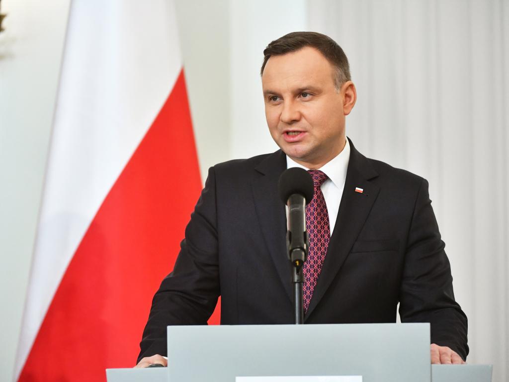 Полският президент Анджей Дуда заяви че ще помилва двамата бивши