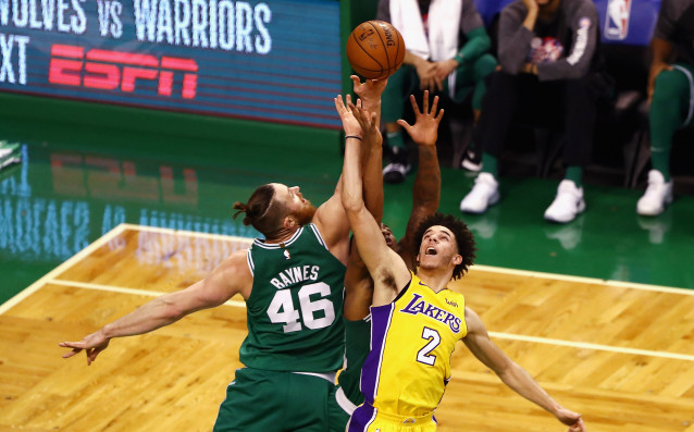 Бостън Селтикс записа десета поредна победа в НБА след като