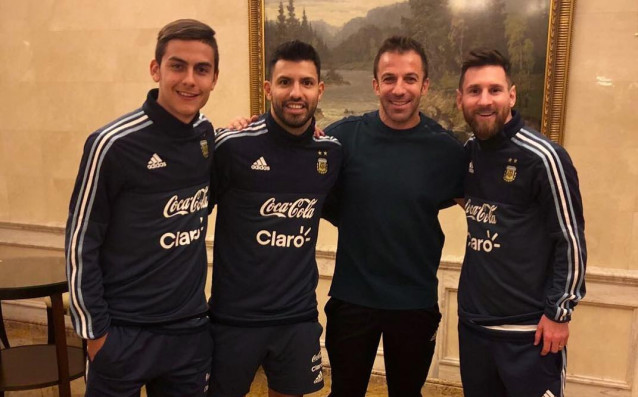 Легендата Алесандро Дел Пиеро посети лагера на аржентинския национален отбор.