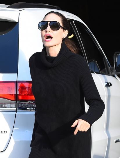 (Твърде) слабата Анджелина - снимка 6