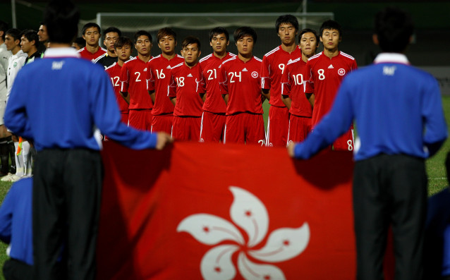 Публиката на стадиона в Хонконг освирка бурно химна на Китай