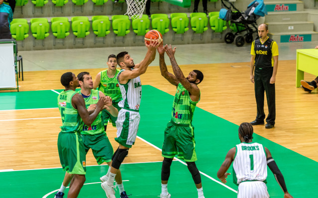 Балкан Ботевград остана непобеден в баскетболното първенство на България за