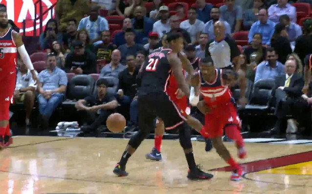 Джоел Ембийд отбеляза рекордните в кариерата си 46 точки при