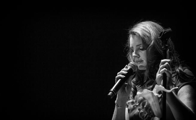  Лана дел Рей също не е от най-жизнерадостните изпълнителки. 