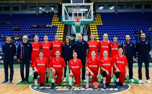 Националният отбор по баскетбол за жени прекара цял ден в