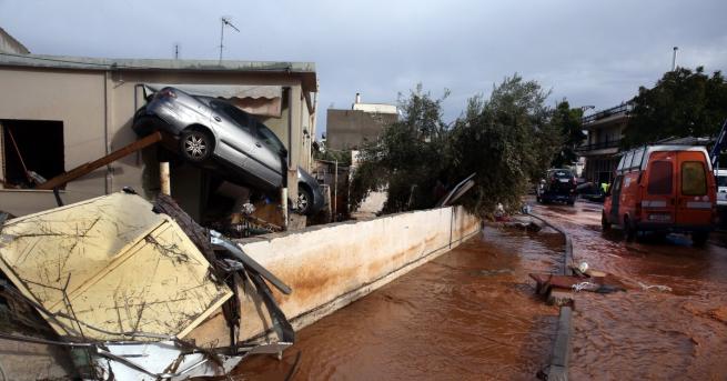 Хиляди бяха съпричастни тази седмица на две трагедии Кадри от