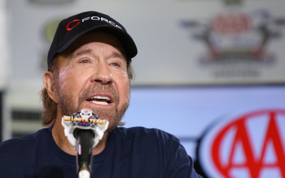 Почина уникалният Чък Норис