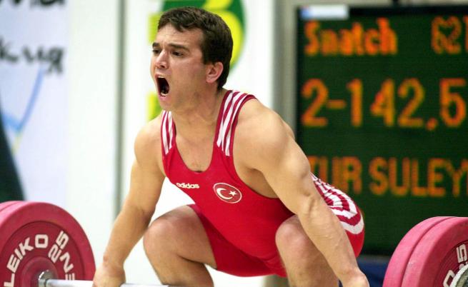  Наим Сюлейманоглу като турски играч през 2000 година 