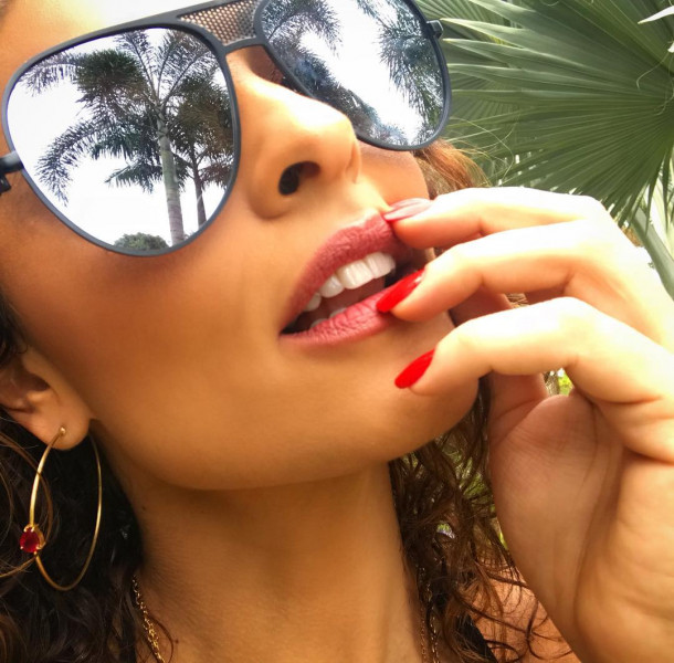 Жулиана Паес1