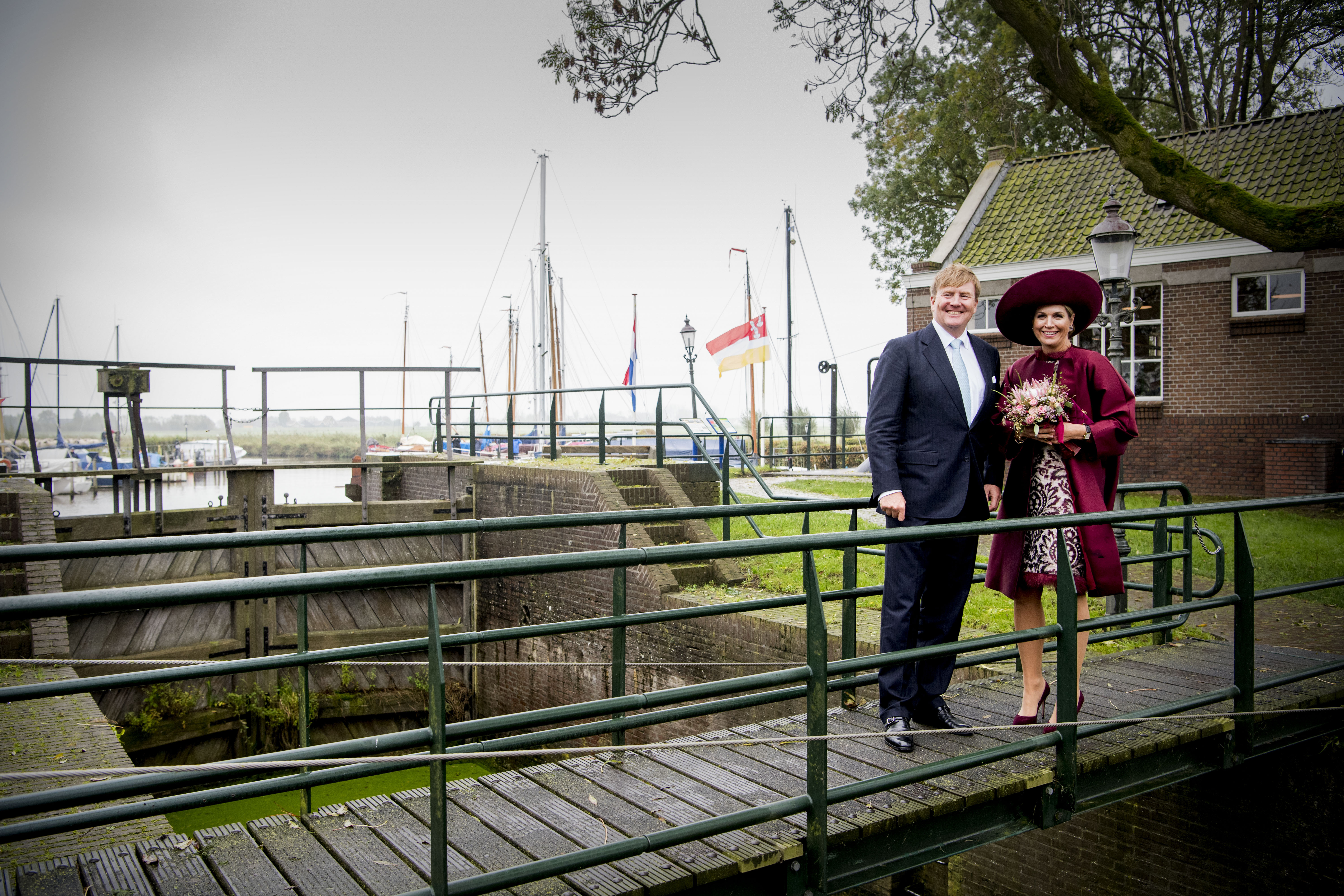 Вилем-Александър Нидерландски, пълно име Вилем-Александър Клаус Георг Фердинанд е крал на Нидерландия, най-голям син на кралица Беатрикс Нидерландска и принц Клаус ван Амсберг. На снимката е заедно със съпругата си.