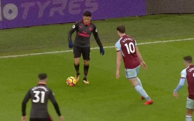 Арсенал постигна изключително драматична победа в пряката битка за Европа