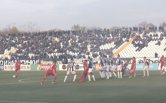 ЦСКА победи Локомотив Пловдив с 1 0 в двубой от