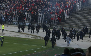 Двама от ЦСКА пострадали в сблъсъците между феновете