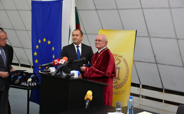 Президентът на България ген Румен Радев лично засвидетелства уважението си