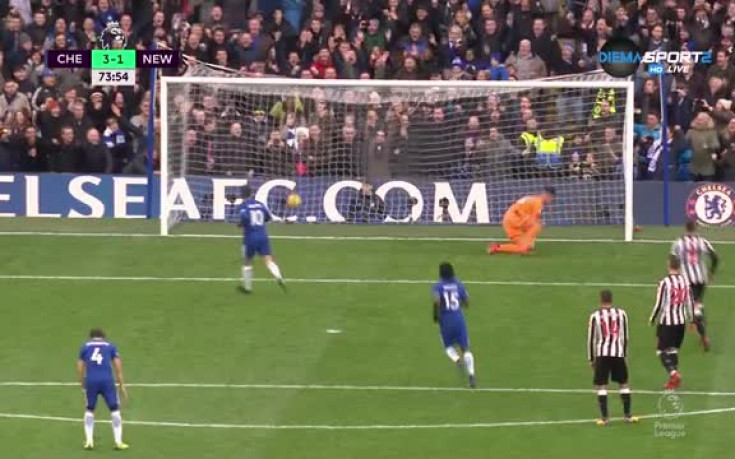 Азар реализира дузпа във вратата на Нюкасъл