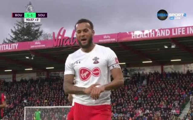 Футболистът на Саутхемптън Райън Бертранд направи доста интересно действия в