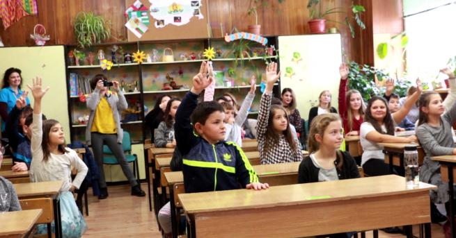 България Получаването на социални помощи се обвързва с редовното посещение