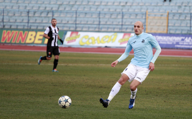 Локомотив Пловдив и Дунав Русе играят при резултат 2:1 в