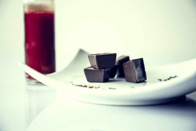Натуралният шоколад, който съдържа над 70% какао ще бъде сред задължителните за кръвообръщението храни. 