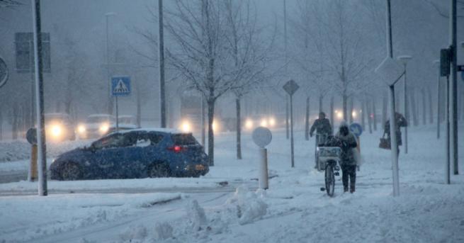 Снежни бури блокираха Западна Европа Сериозно засегнати са Англия Холандия