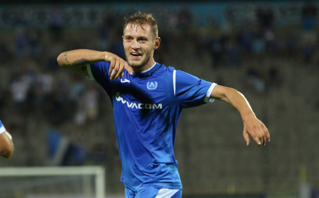 Левски не е приемал оферта за продажбата на централния защитник