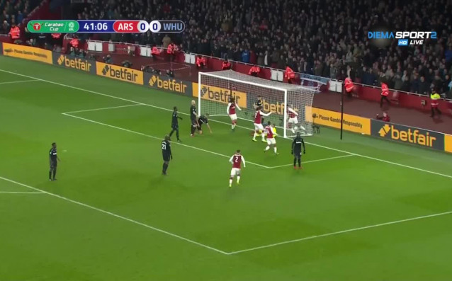 Арсенал се оттегли на почивка с преднина от 1 0