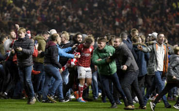 Бесни играчи и бесни фенове - голям празник в Бристол