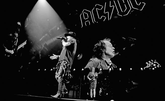 Джордж Йънг -1946-2017. През 1965 г. Йънг и музикантът Хари Ванда основават групата Easybeats, която просъществува четири години. През 1973 г. по-малките братя на Джордж Йънг - Ангъс и Малкълм, основават бандата AC/DC. С нея е работил и Джордж Йънг.