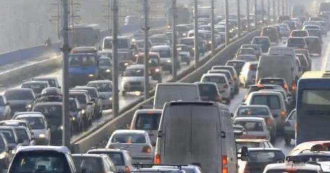 Днес може би над 100 хил автомобила ще напуснат столицата