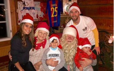 Коледни честитки от всички посоки