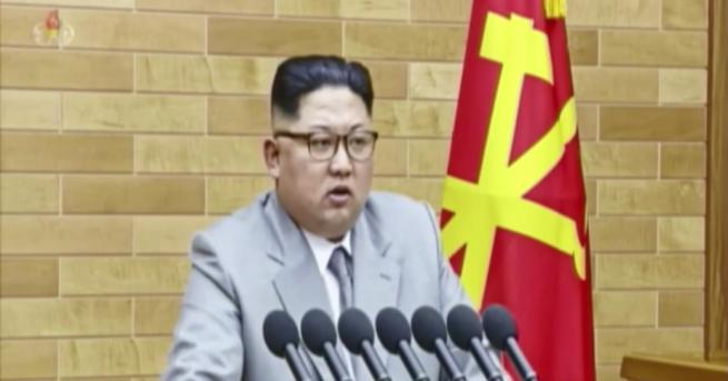 Севернокорейският лидер Ким Чен ун предупреди че на бюрото му вече